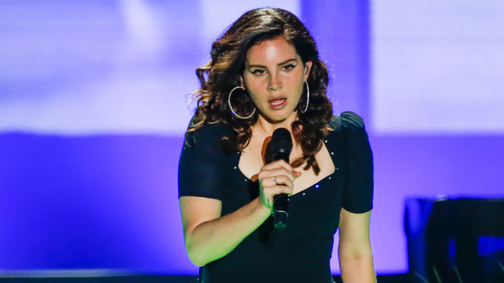 Festival Organizers Cut Lana Del Rey's Mic 5 Minutes Too Soon, Issue Apology